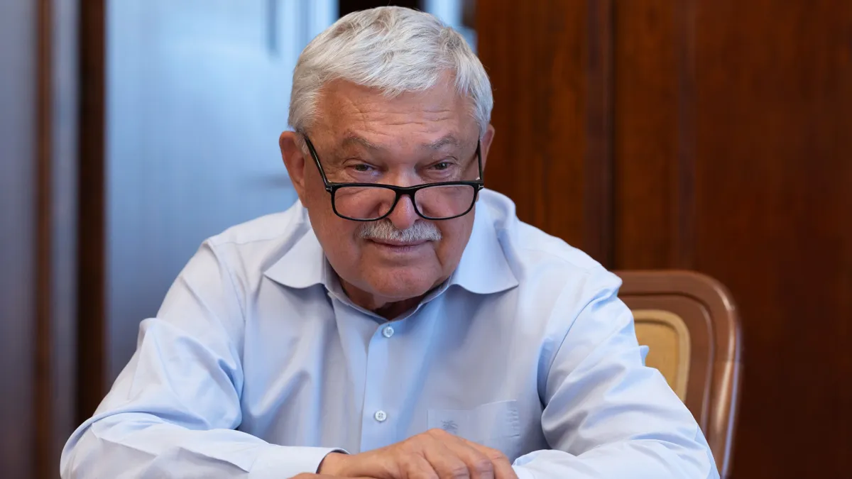 A holnapi címlapsztoriban: Csányi Sándor a kényes témákat sem kerülte