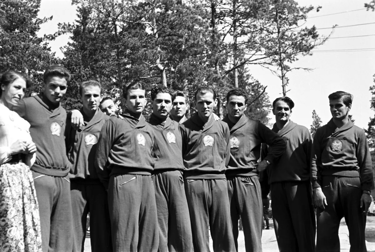 Grosics Gyula; Gellér Sándor; Kocsis Sándor; Börzsei János; Zakariás József; Budai II László; Hidegkuti Nándor; Dalnoki Jenõ