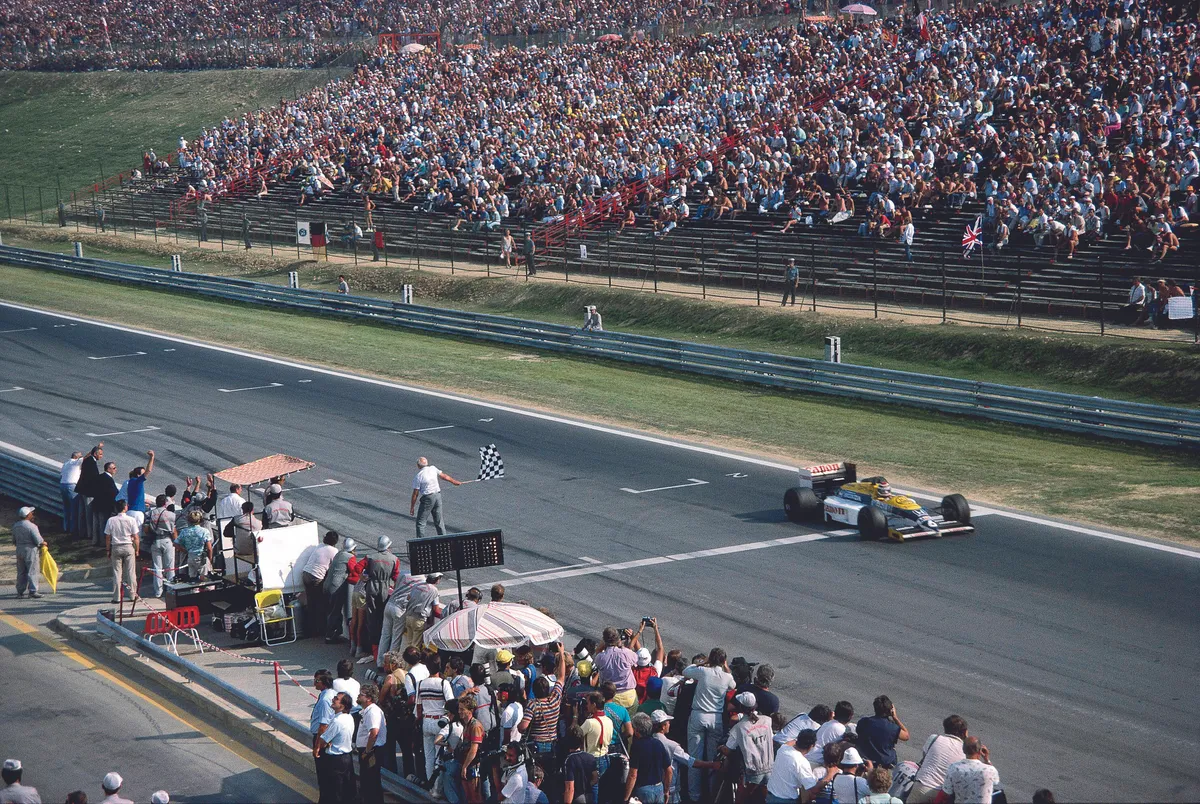 1986 Hungarian GP HUNGARORING HUNGARY JUNE 30 Nelson Piquet Williams FW11 Honda takes the cheq
