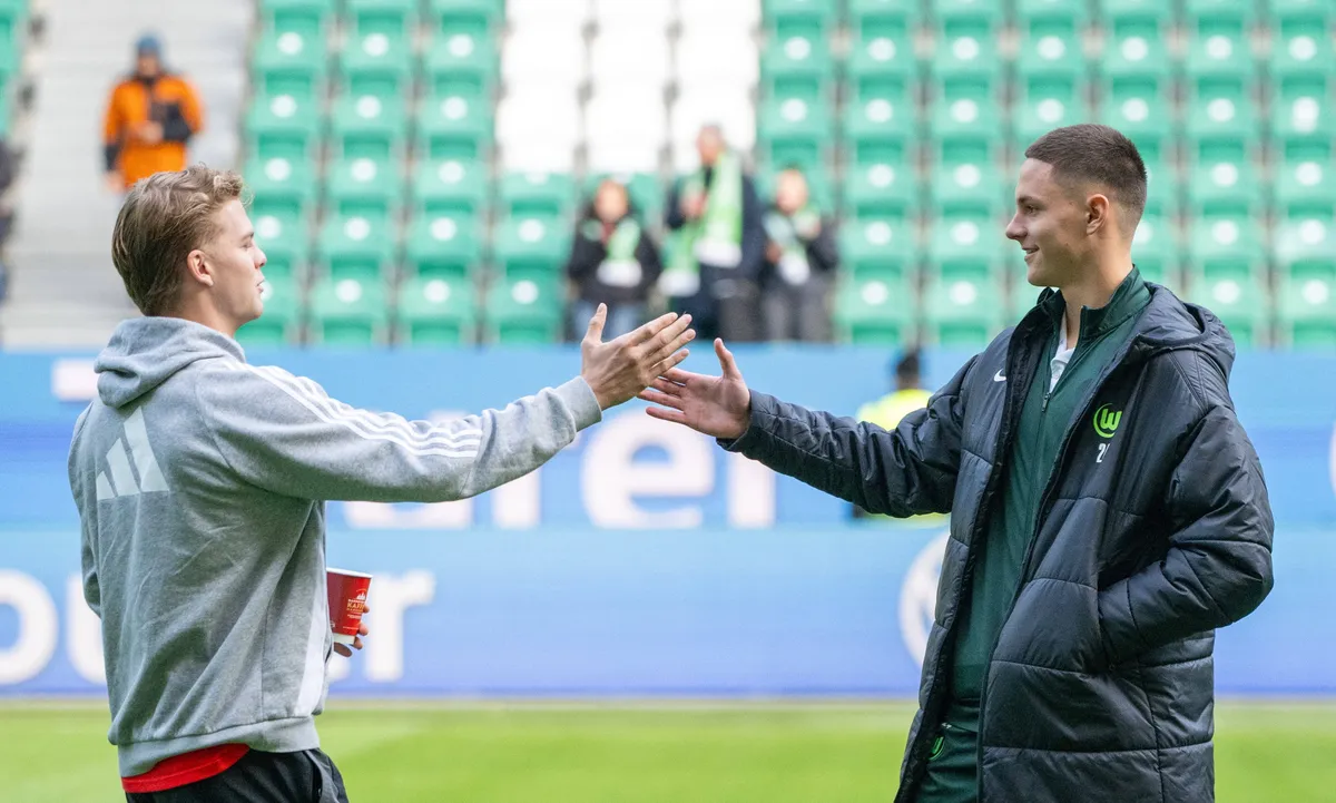 Fußball, Herren, Saison 2024/2025, 1. Bundesliga (11. Spieltag), VfL Wolfsburg - 1. FC Union Berlin, v. l. Andras Schäfe