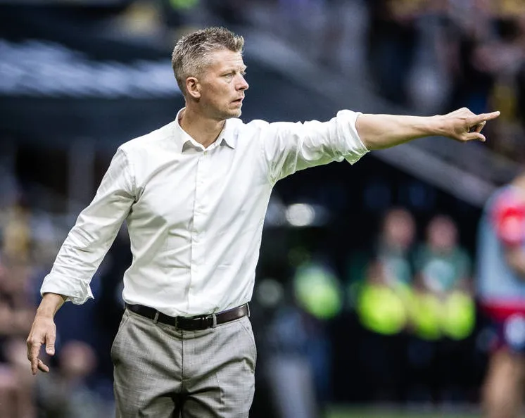 250727 AIKs tränare Mikkjal Thomassen under fotbollsmatchen i Allsvenskan mellan AIK och Öster den 27 juli 2025 i Stockh