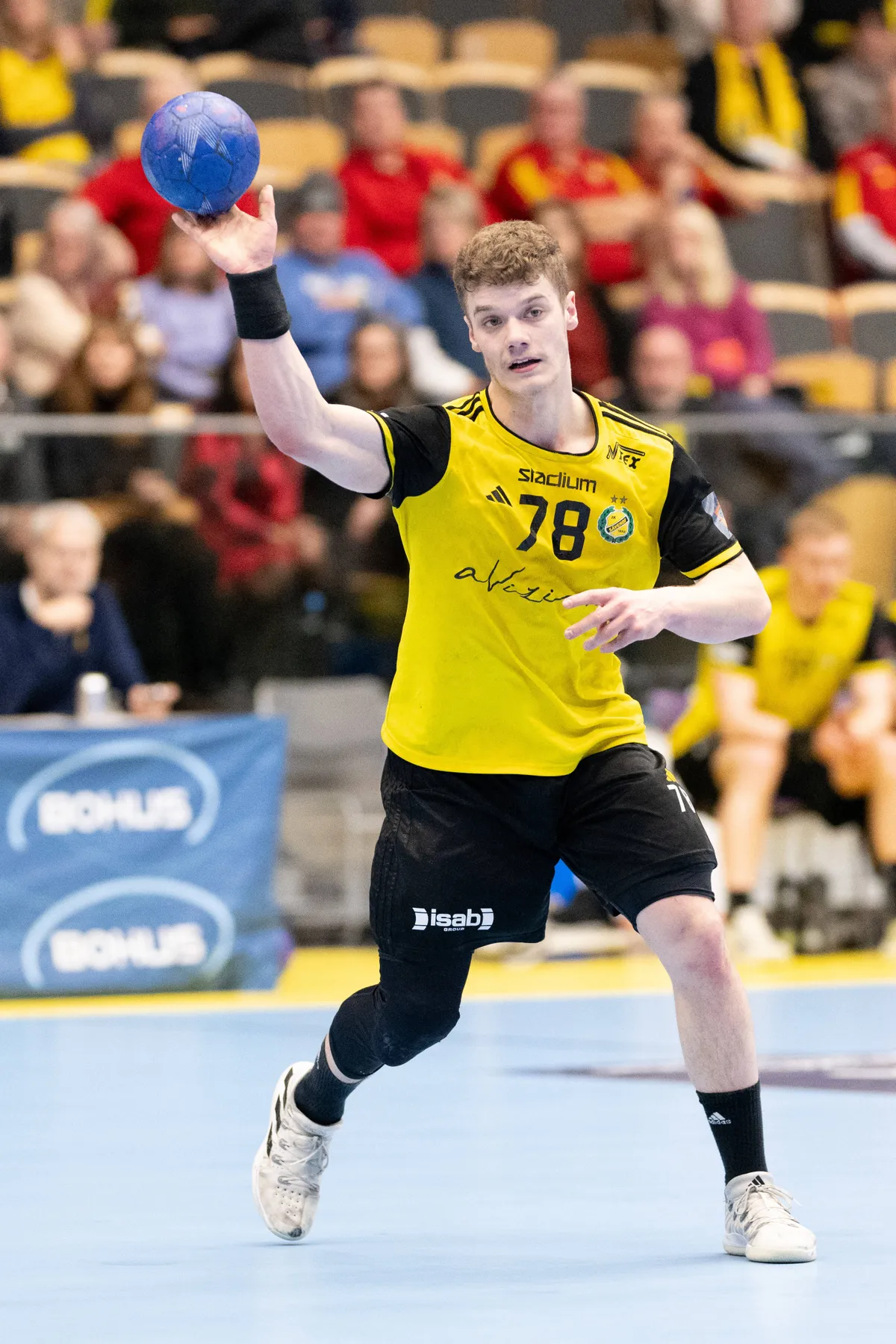241205 Sävehofs Oli Mittun under handbollsmatchen i Handbollsligan herr mellan Sävehof och IFK Kristianstad den 5 decemb