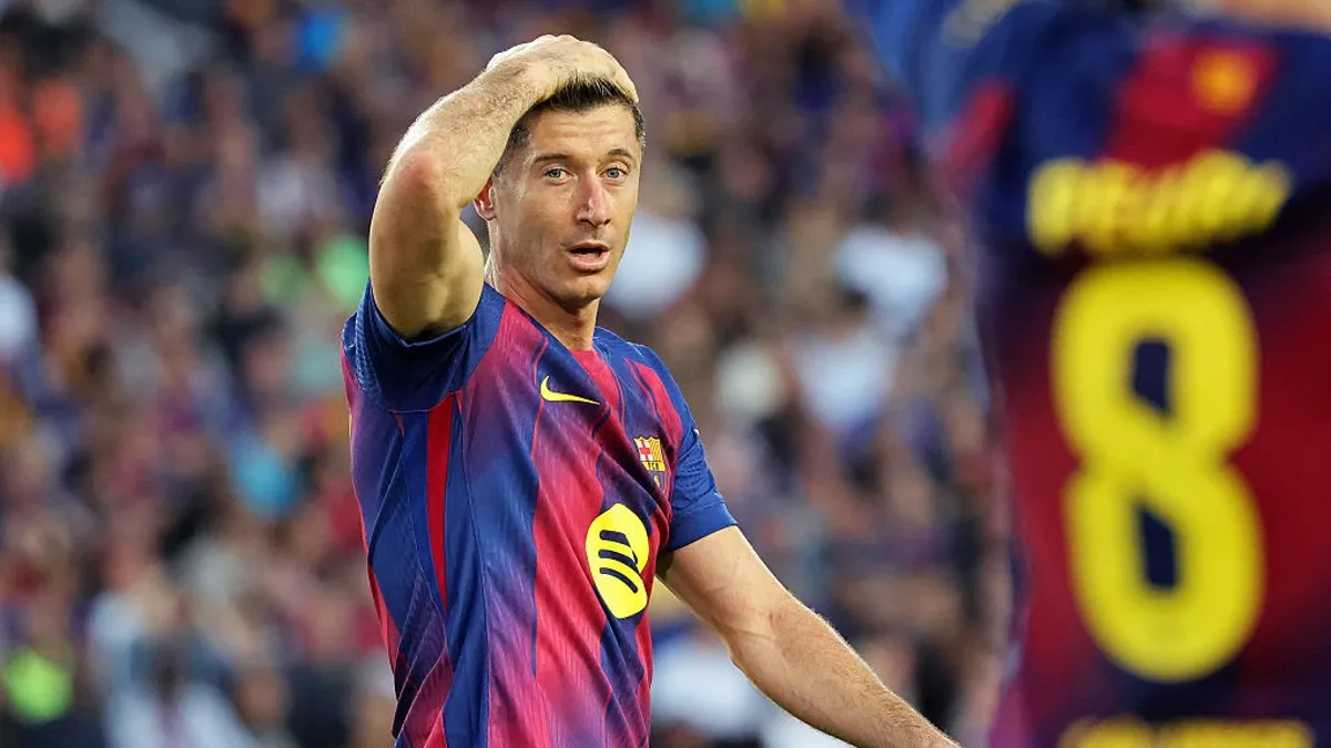 Bajban lehet a Barca: combsérülést szenvedett Lewandowski