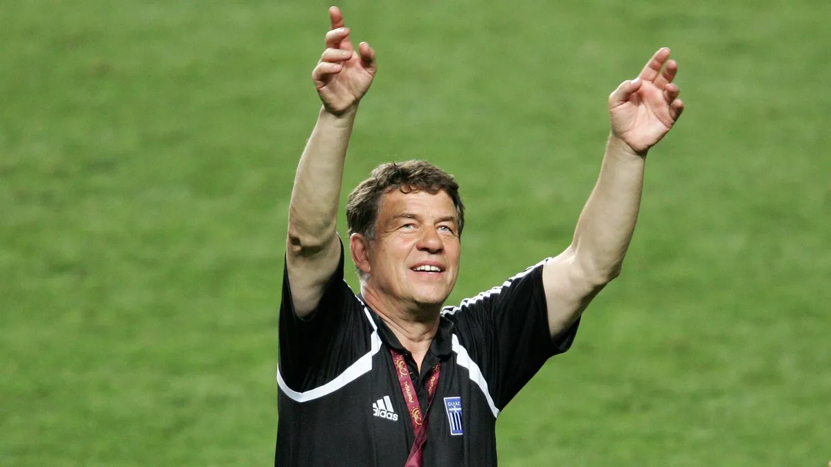 Fussball INTERNATIONAL  EURO 2004 Portugal - Griechenland im Stadion da Luz in Lissabon 04.07.2004