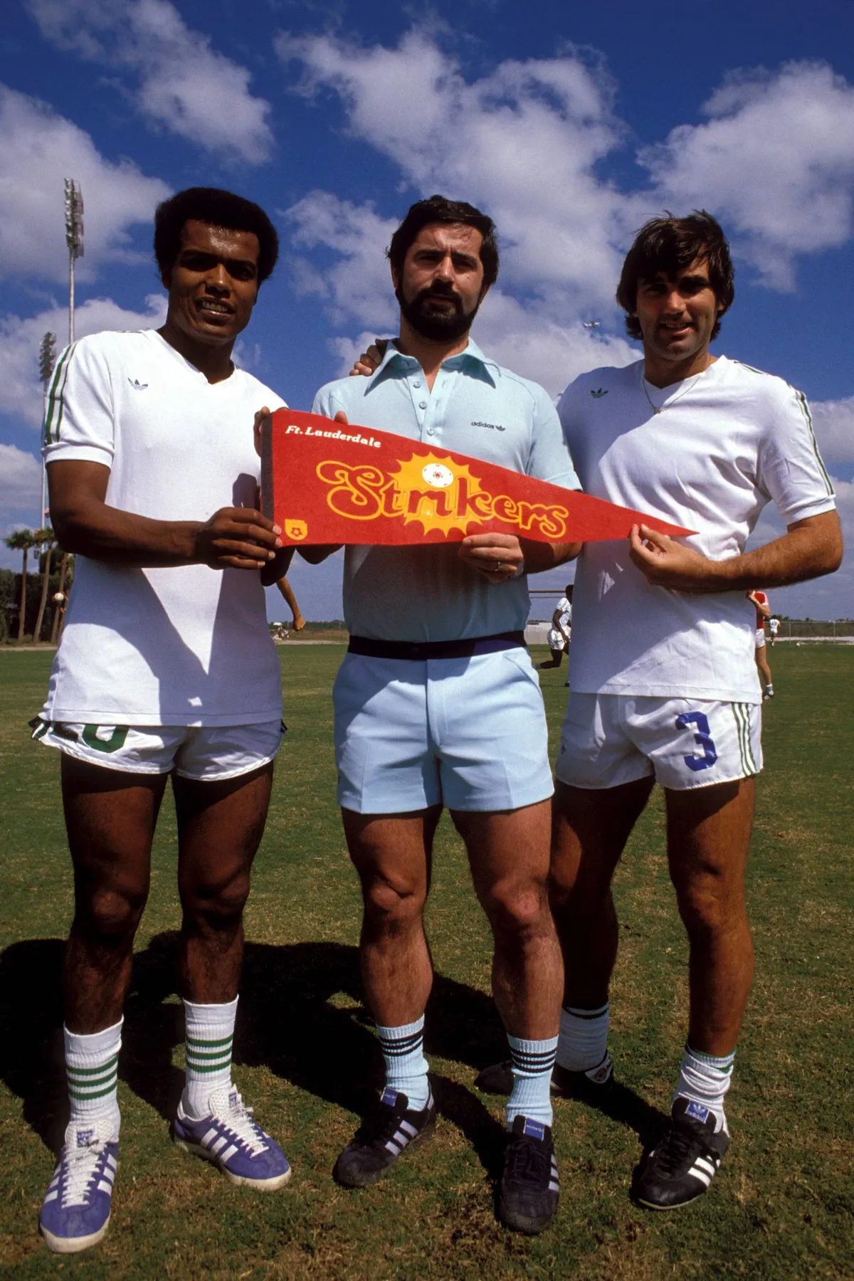 Teofilo Cubillas li und George Best re begrüßen den Neuzugang Gerd Müller Fort Lauderdale Str