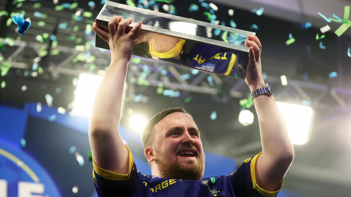 Luke Littler megnyerte az angol házidöntőt, az első sikerét aratta a darts World Grand Prix-n