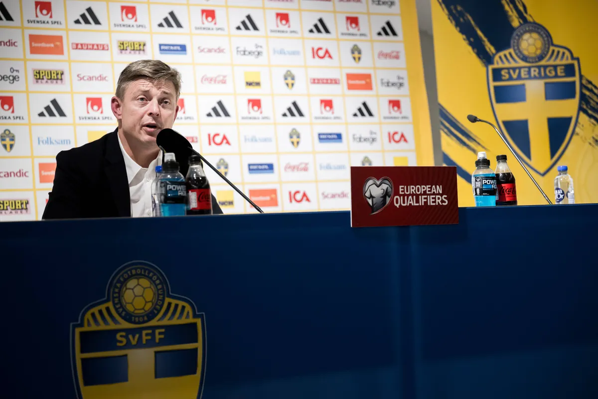 251013 Head coach Jon Dahl Tomasson of Sweden during a press conference, PK, Pressekonferenz after the FIFA World Cup, W