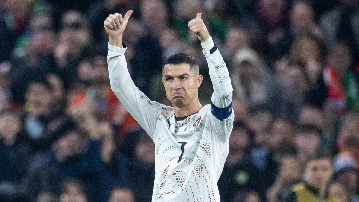 Cristiano Ronaldo megúszta, nem marad le vb-meccsről az írek ellen kapott piros lapja miatt