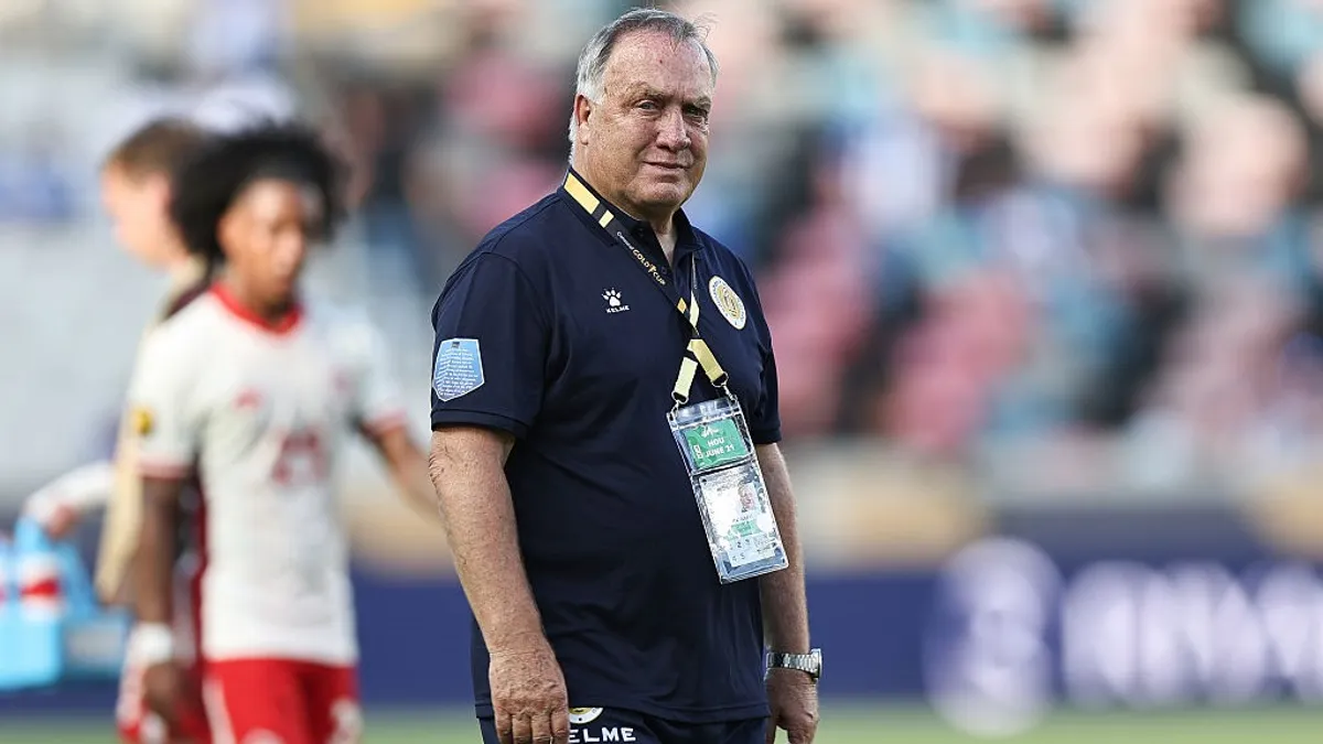 Vb-selejtezők: Advocaat kihagyja Curacao sorsdöntő meccsét