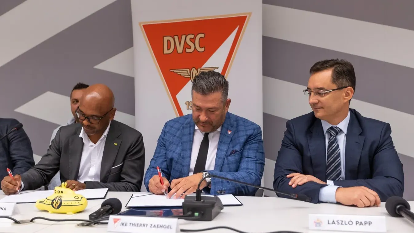 Ike Thierry Zaengel (középen) három év után átadhatja a DVSC vezetését az új befektetőknek (Fotó: debrecen.hu, archív)