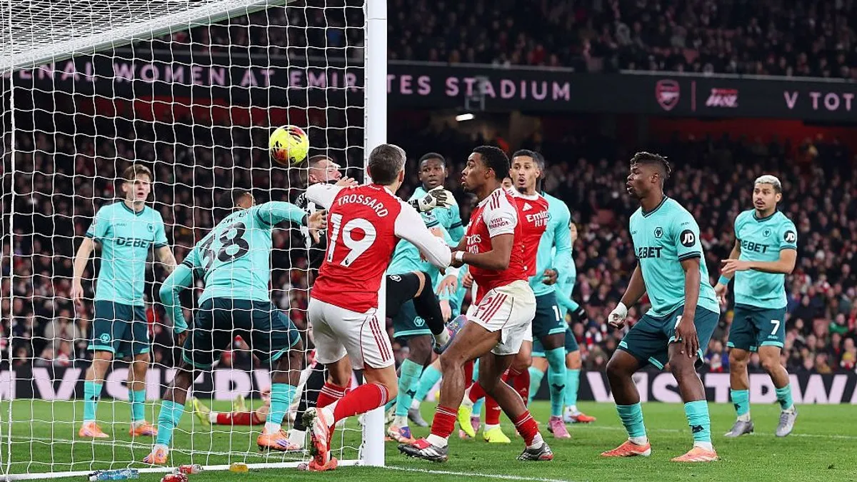 Az Arsenal két öngóllal győzte le a Wolverhamptont