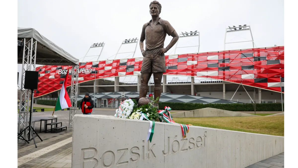 Felavatták Bozsik József egész alakos bronzszobrát