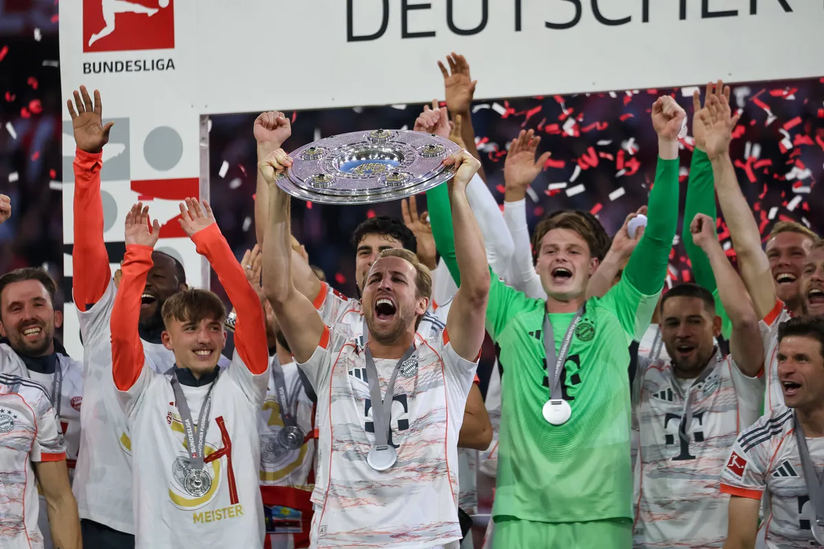 GER, FC Bayern Muenchen vs. Borussia Moenchengladbach, Fussball, Bundesliga, 33. Spieltag, Spielzeit 2024/2025, 10.05.2025