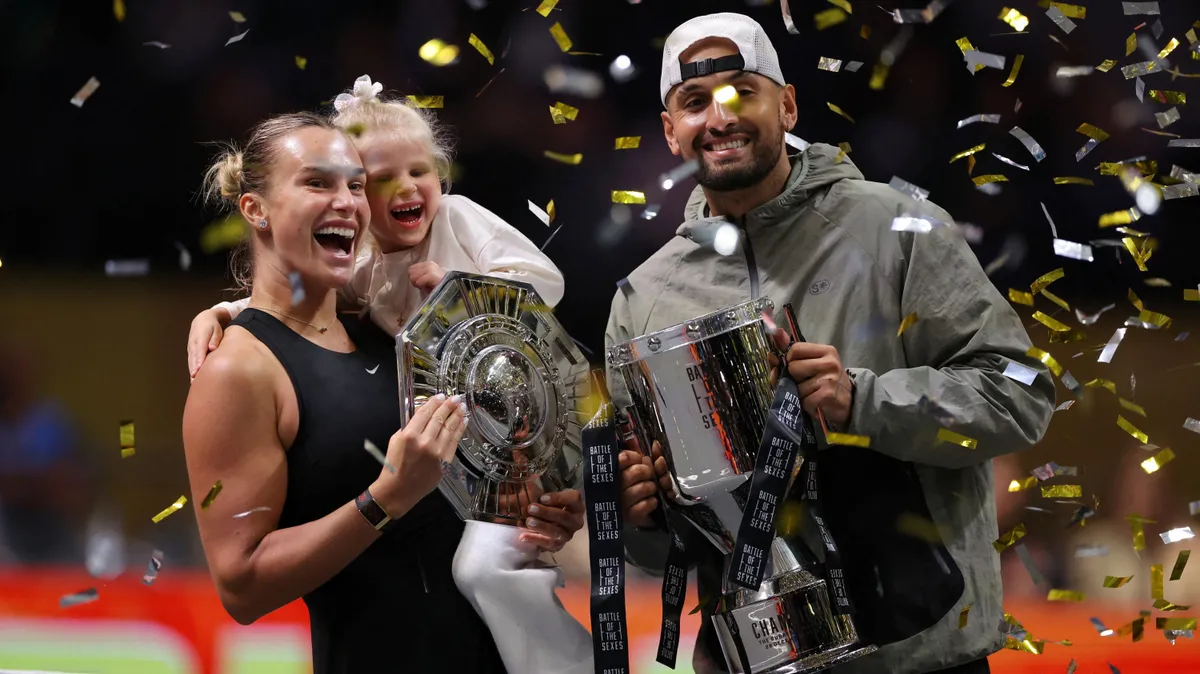 Kyrgios két szettben felülmúlta Szabalenkát a nemek csatájában