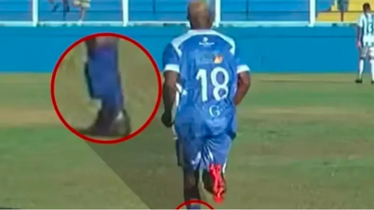 Ilyet még nem látott: nyomkövetővel a lábán lépett pályára a börtönből szabadult brazil futballista