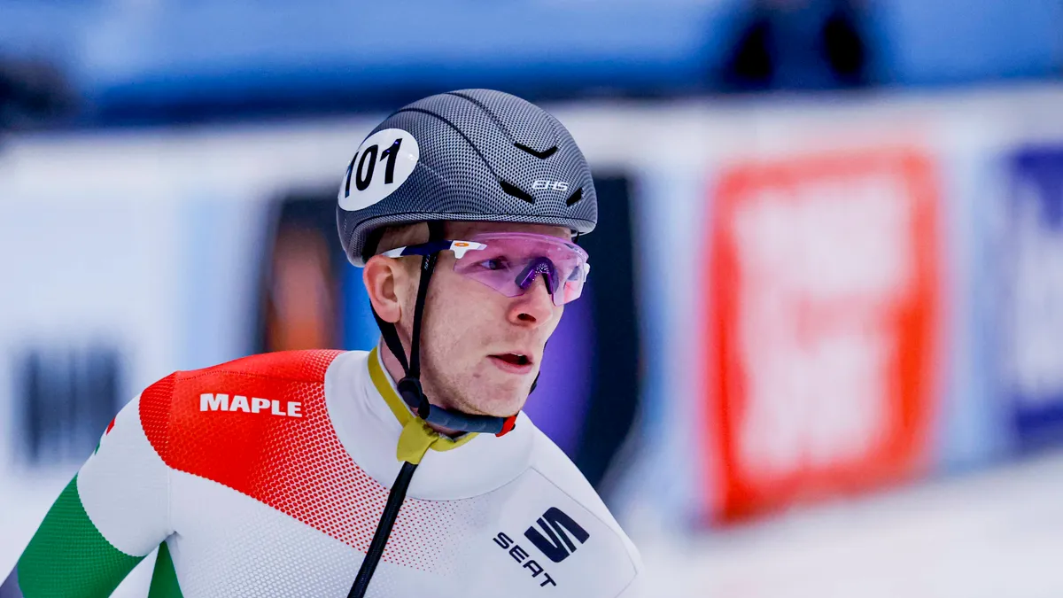 Ellenfele elsodorta, a palánkba csapódott, agyrázkódást szenvedett a magyar gyorskorcsolyázó