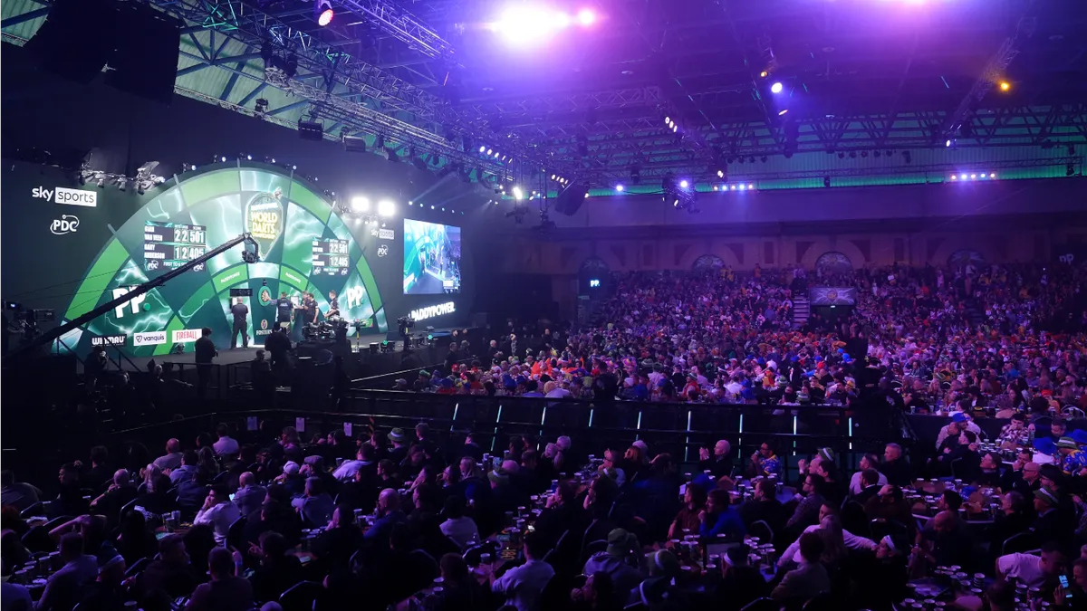 Rejtett mikrofonok, hi-tech kamerák – így kerül a képernyőre a darts-vb