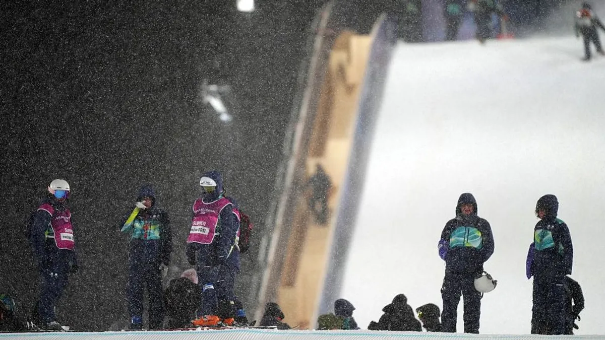 Későbbre halasztották a női szabadstílusú sízők big air döntőjét a téli olimpián