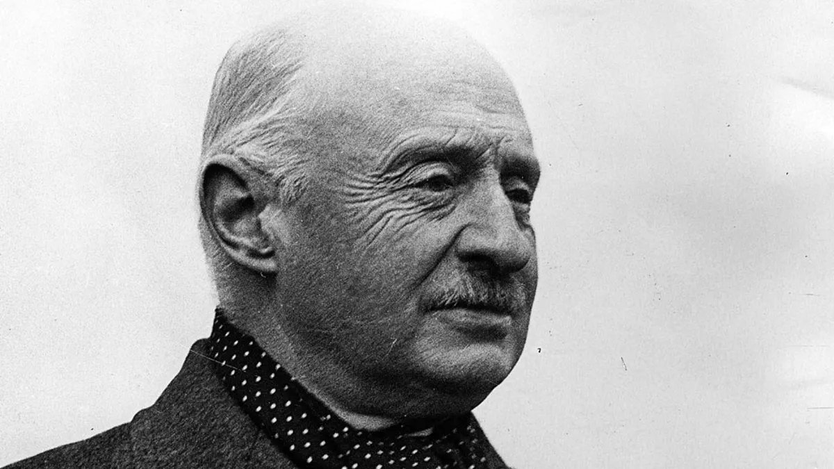 Horogkeresztes zászló a NOB-elnök koporsóján