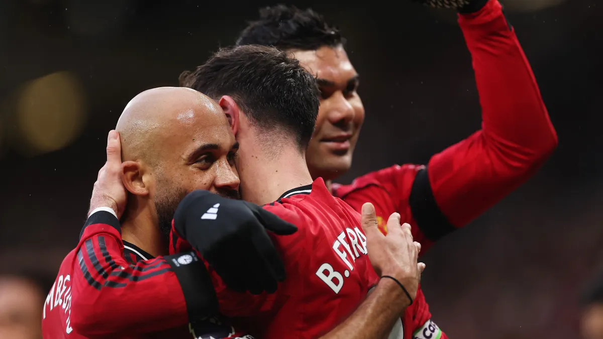 Folytatódik a Carrick-varázslat: a City, az Arsenal és a Fulham után a Tottenhamet is legyőzte az MU