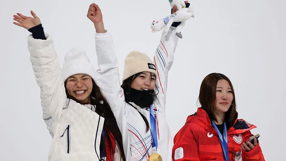 Bombameglepetés félcsőben a női hódeszkásoknál a téli olimpián