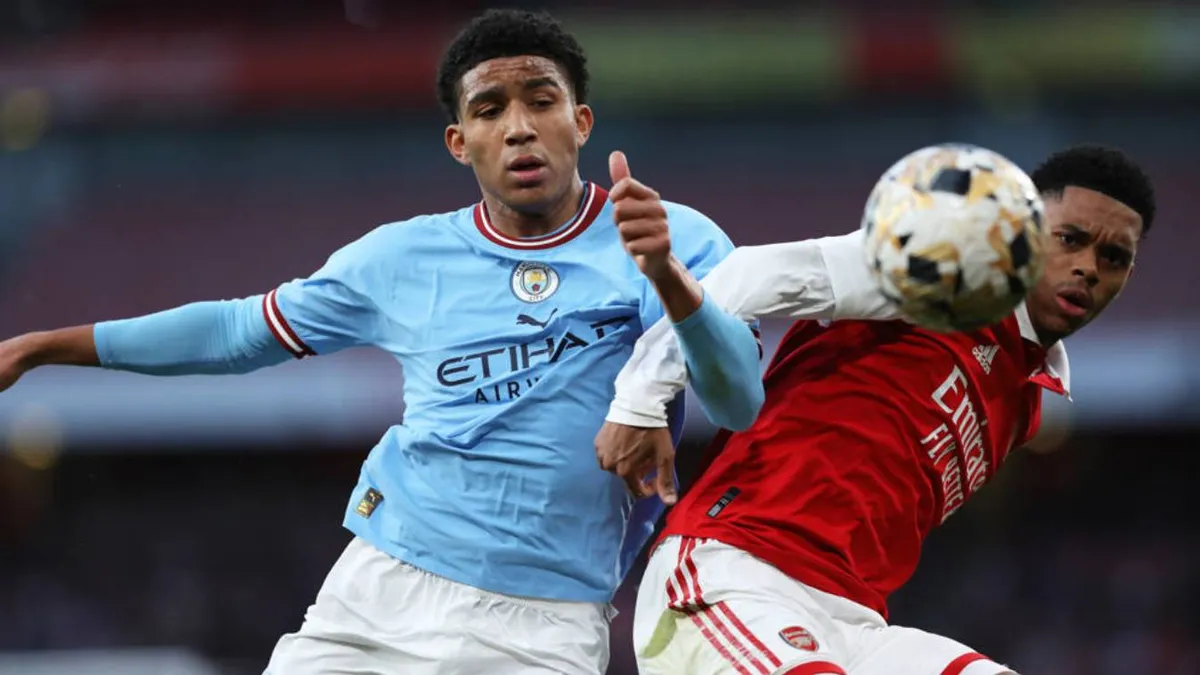 Michael Okeke of Manchester City Under 18s and Lino Sousa of Arsenal Under 18s compete for the ball during the FA Youth 