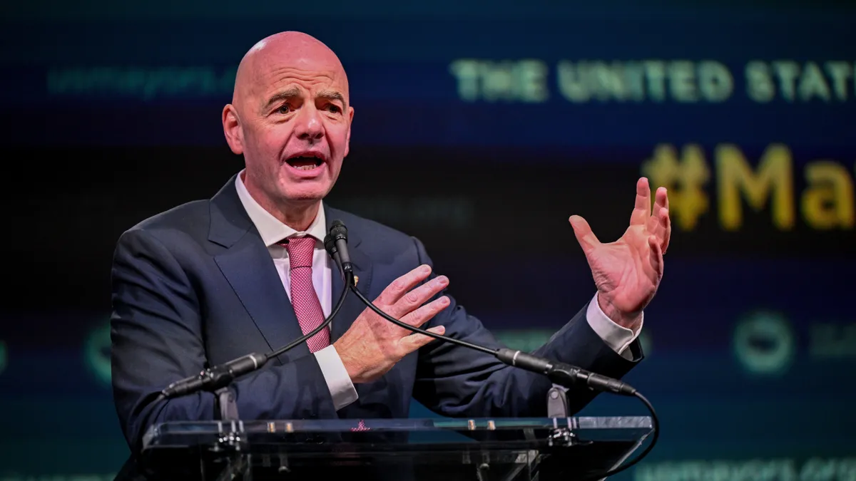 Infantino szerint vissza kéne engedni az oroszokat