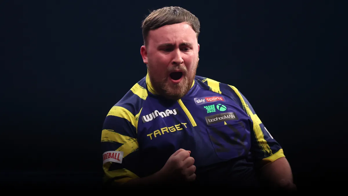 Littler óriási döntőben nyert Humphries ellen a darts World Mastersen