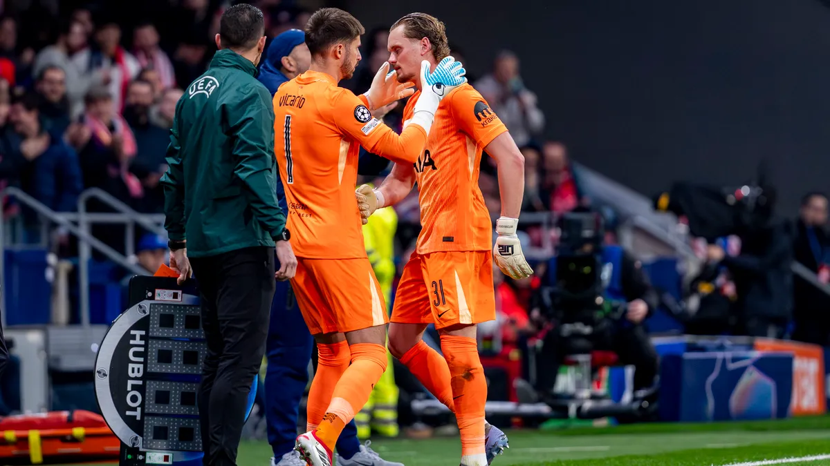 A kapusközösség vigasztalja a Tottenham 17 perc után lecserélt kapusát