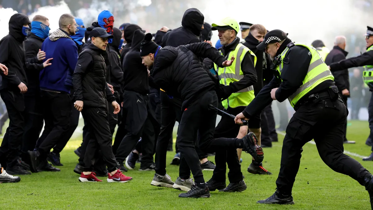 Videó: dráma, balhé és vér – nem a futballról szólt a Rangers–Celtic csata a Skót Kupában