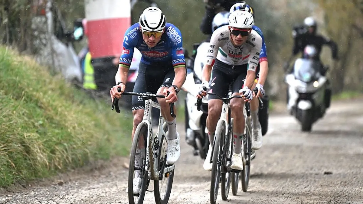 Van der Poel és Del Toro is örülhetett a murvás-esős második etap végén