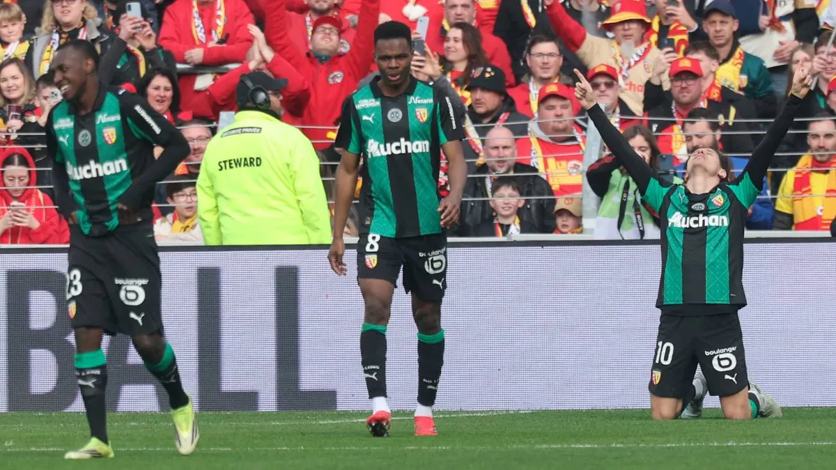 Tíz percen belül három gól, a Lens kihasználta a PSG pénteki botlását