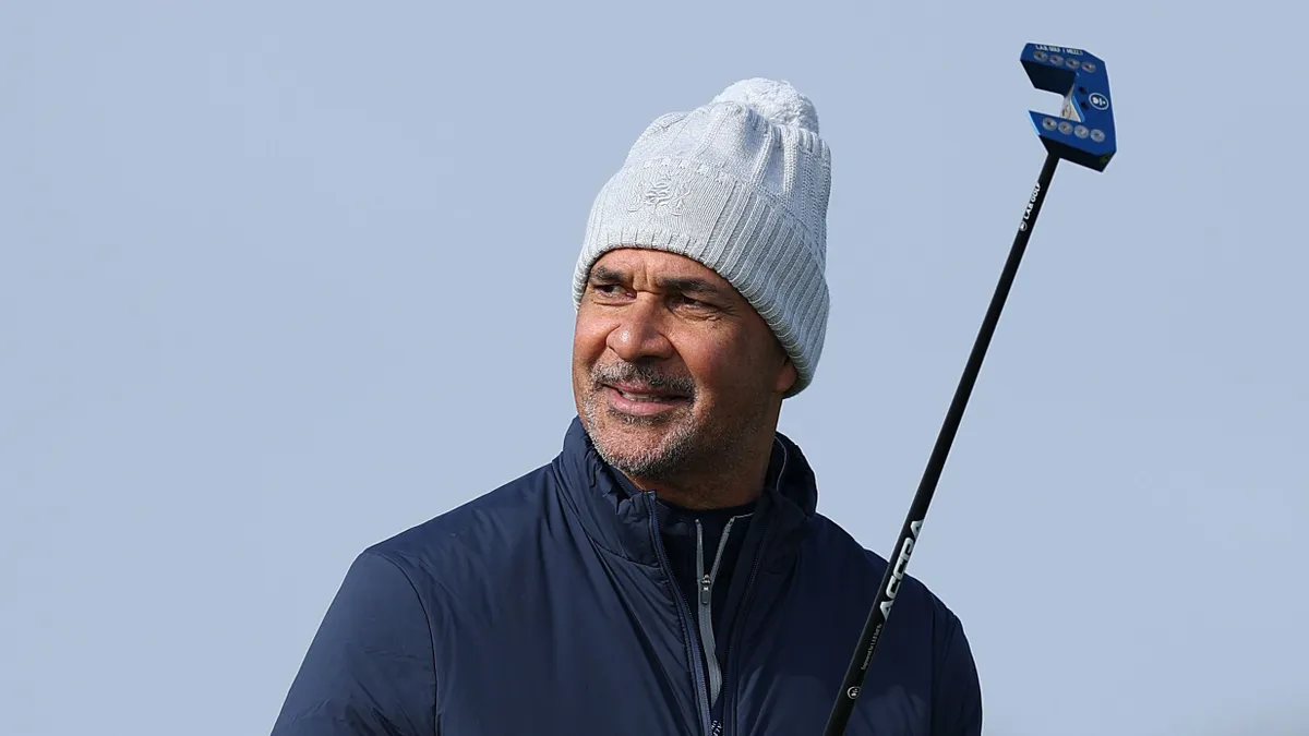 „Hol vannak a tökös egyéniségek?” – Gullitnak elege lett a szögletrúgós, bedobásos fociból