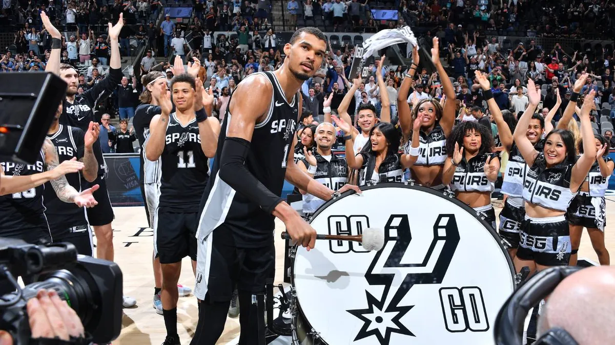 Nagy diadalnak szólt a dob San Antonióban; LeBron James megdöntött egy újabb NBA-rekordot