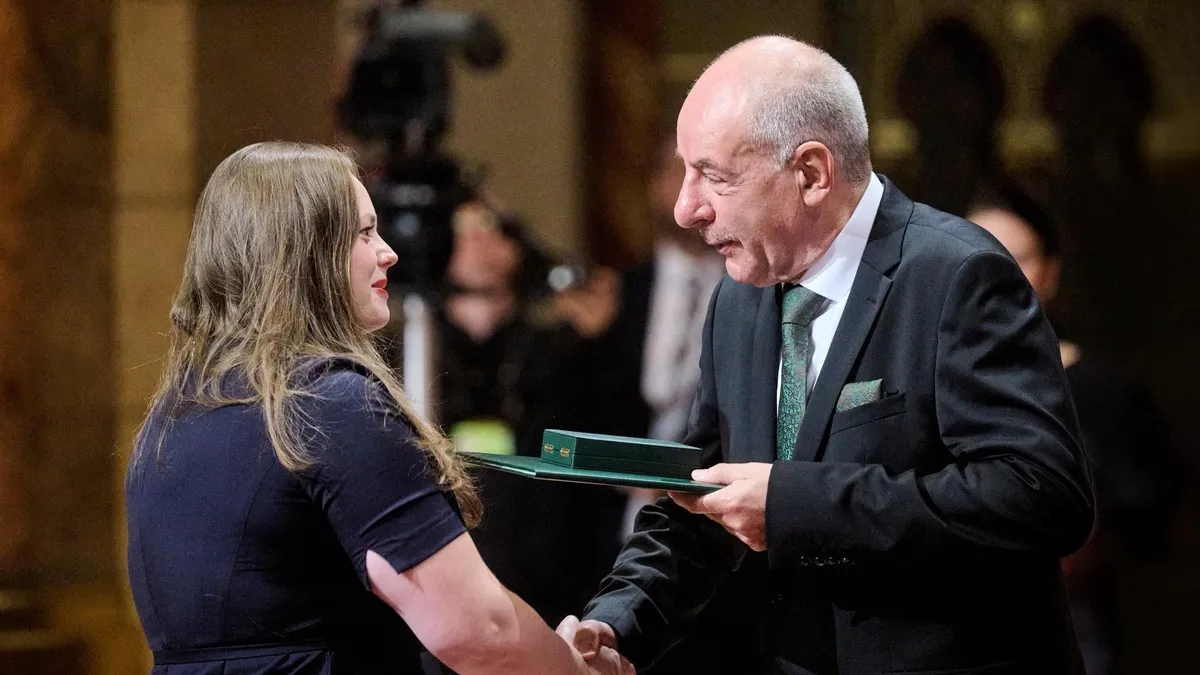 Sulyok Tamás köztársasági elnök is gratulált a jereváni sportlövő Eb-n aranyakat nyerő Major Veronikának