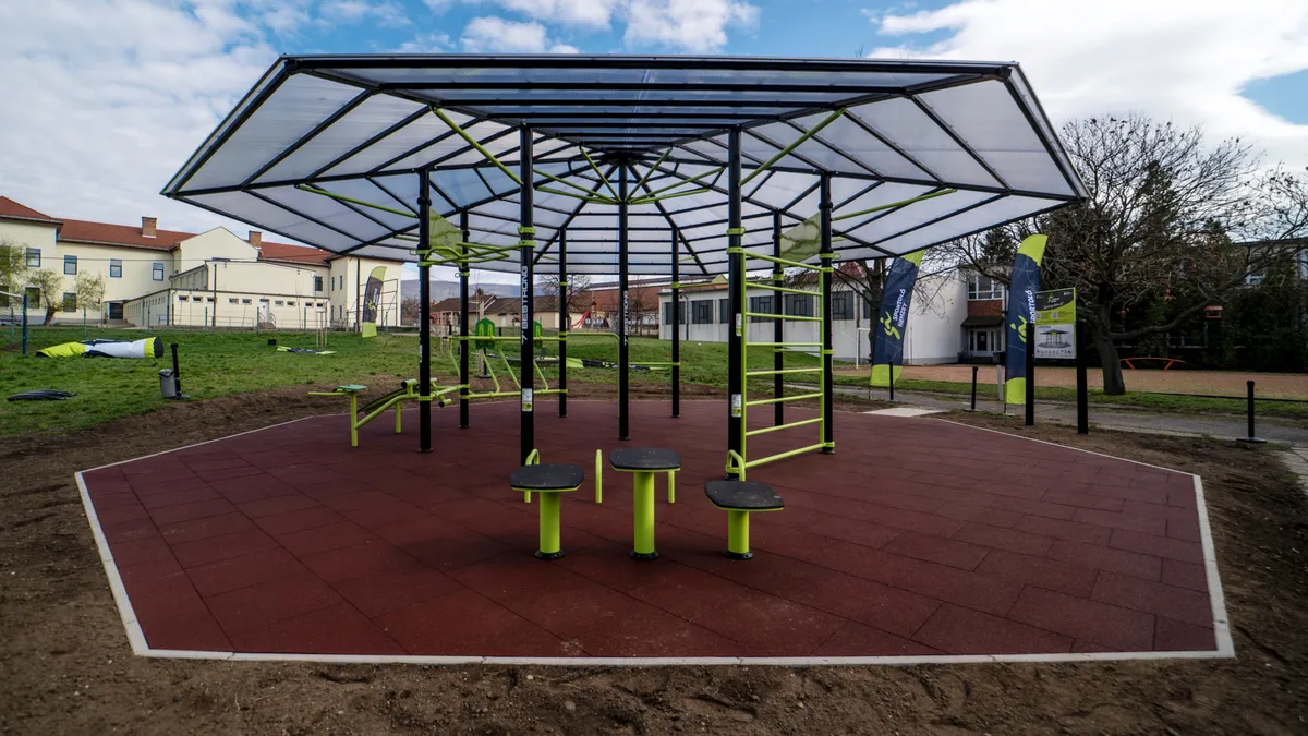 Sportoló Nemzet Sportparkot adott át Schmidt Ádám Pásztón