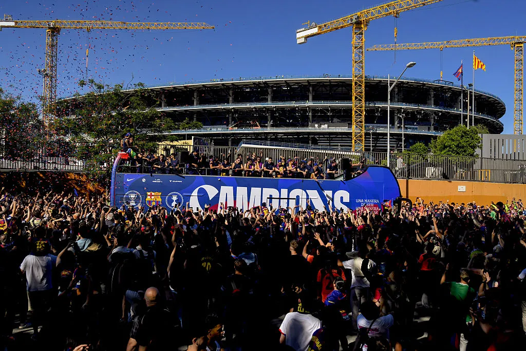 Barcelona celebrates double trophy success with fans
