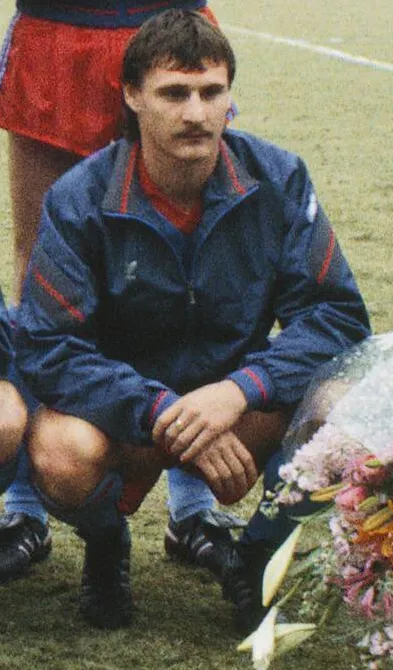 Mannschaftsfoto Steaua Bukarest hi v li Stefan Iovan Miodrag Belodedici Victor Piturca Adrian