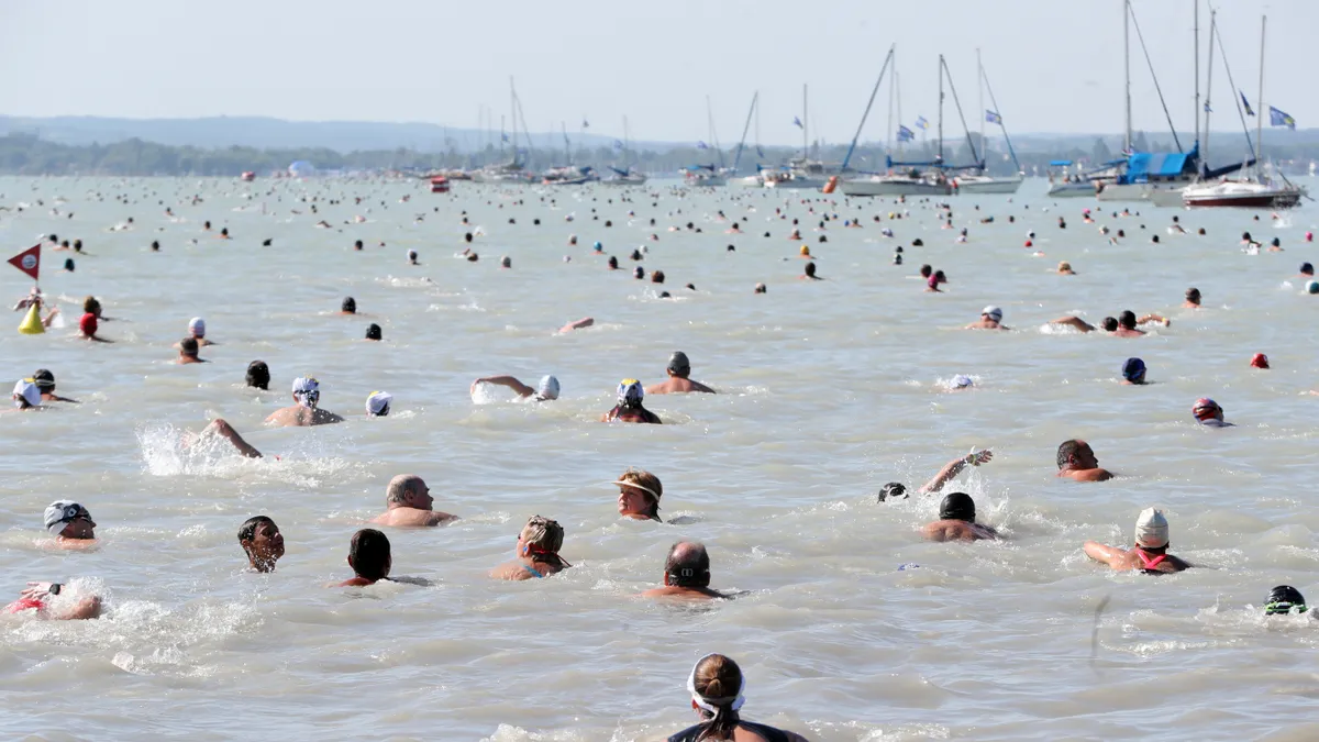 Elmarad a hétvégére tervezett Balaton-átúszás
