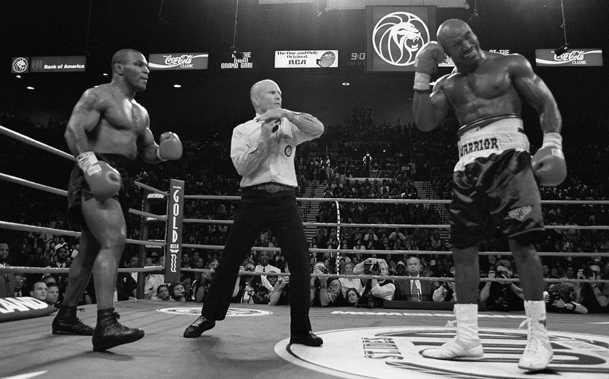 Referee Lane Mills (C) stops the fight i