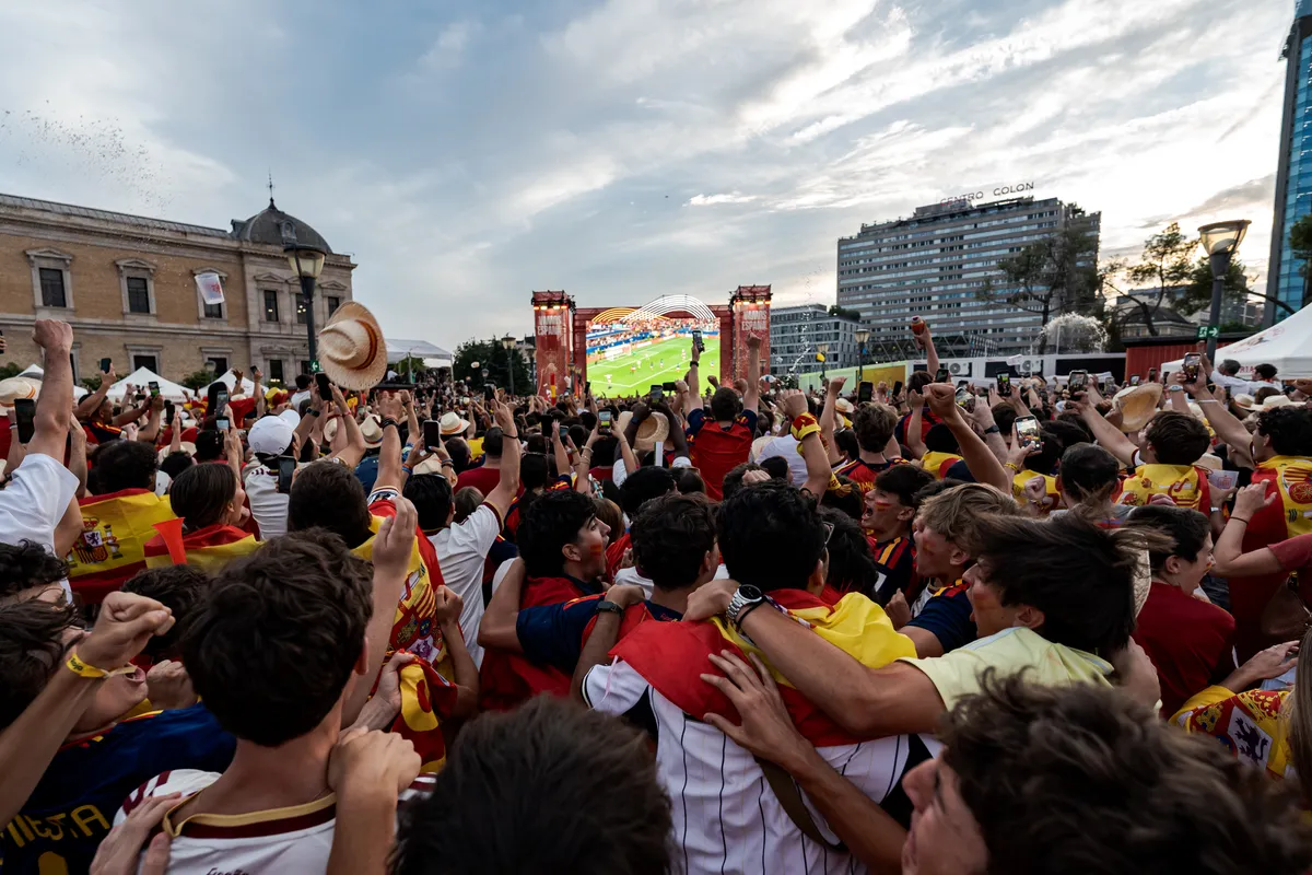 Spain fans celebrate World Cup final qualification in Madrid