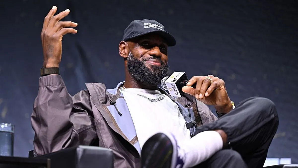 LeBron James a Philadelphia 76ersben folytatja – hivatalos
