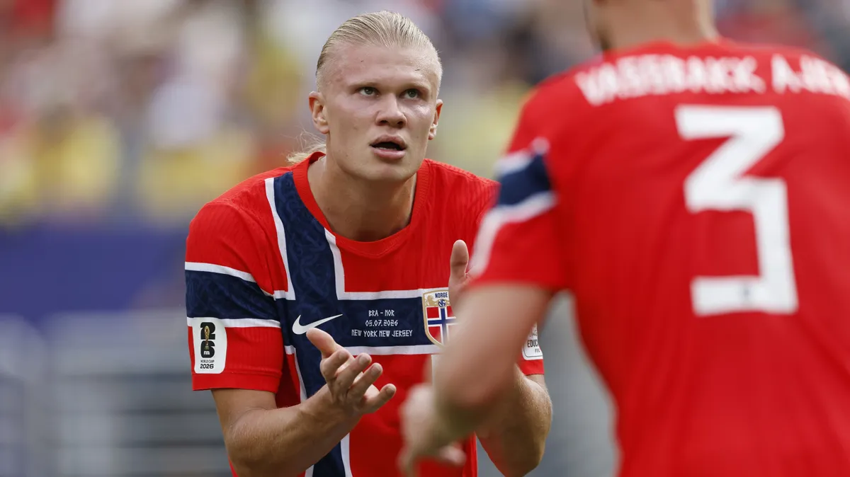 Egyet fejjel, egyet átlövésből – videókon, ahogy Erling Haaland hazaküldte Brazíliát