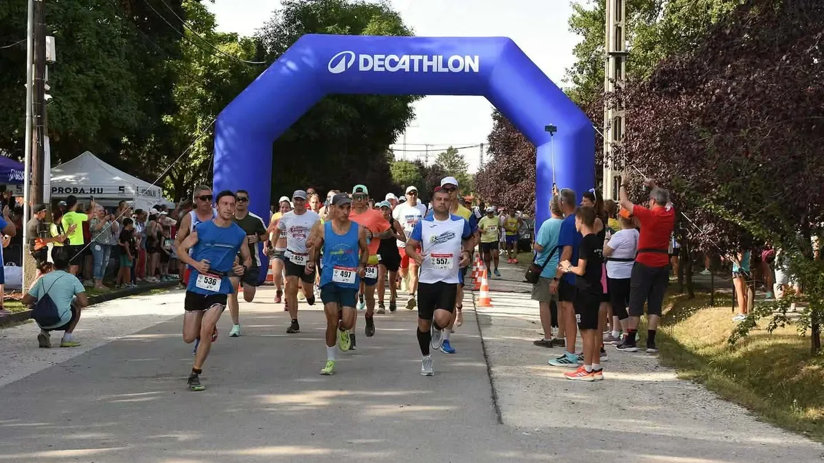 A szombati harminc kilométer után vasárnap megnyerte a félmaratonit