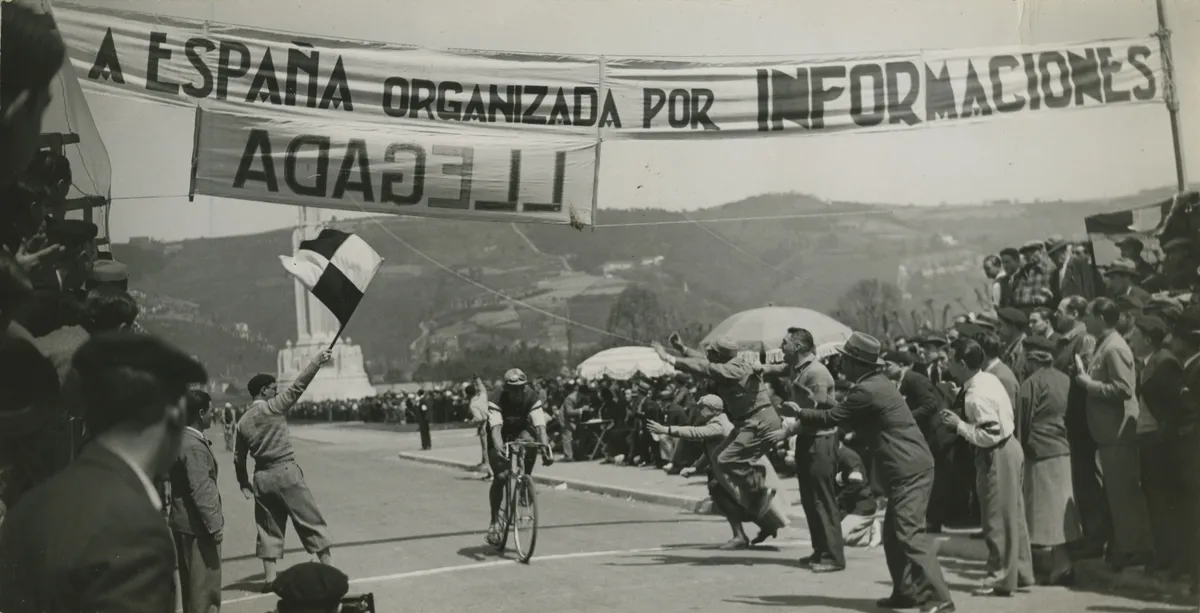 Bilbao, 05/02/1935. First Cycling Tour of Spain. This photo captures the moment when Gustaaf Deloor, Belgian runner, enters Bilbao, winner of the third stage between Santander and Bilbao.