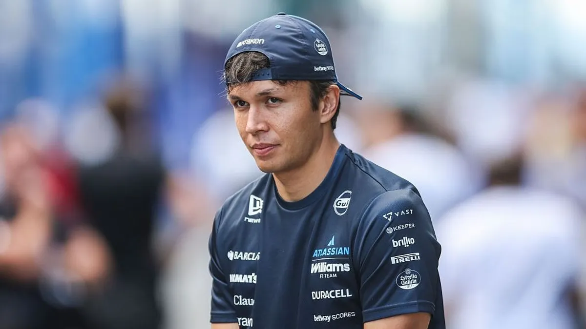 Alexander Albon jövőre is a Williams színeiben versenyez – hivatalos