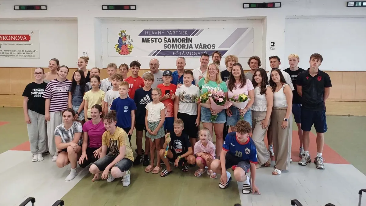 Szász Emese a felvidéki Somorján találkozott az ifjú vívókkal