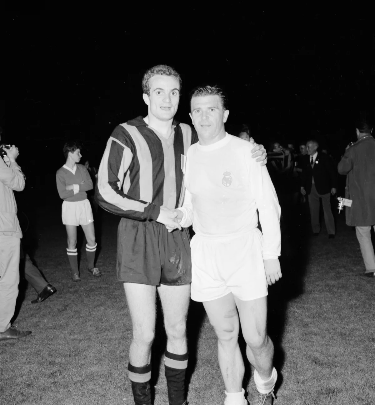 Sandro Mazzola and Puskas on the pitch Champions Cup 1963-64