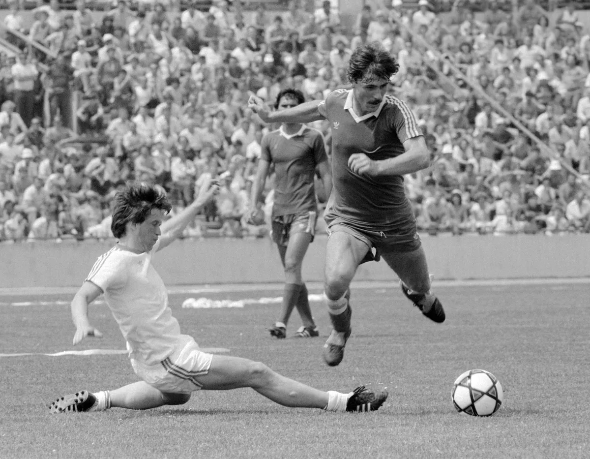 Hajszán Gyula; Judik Péter
