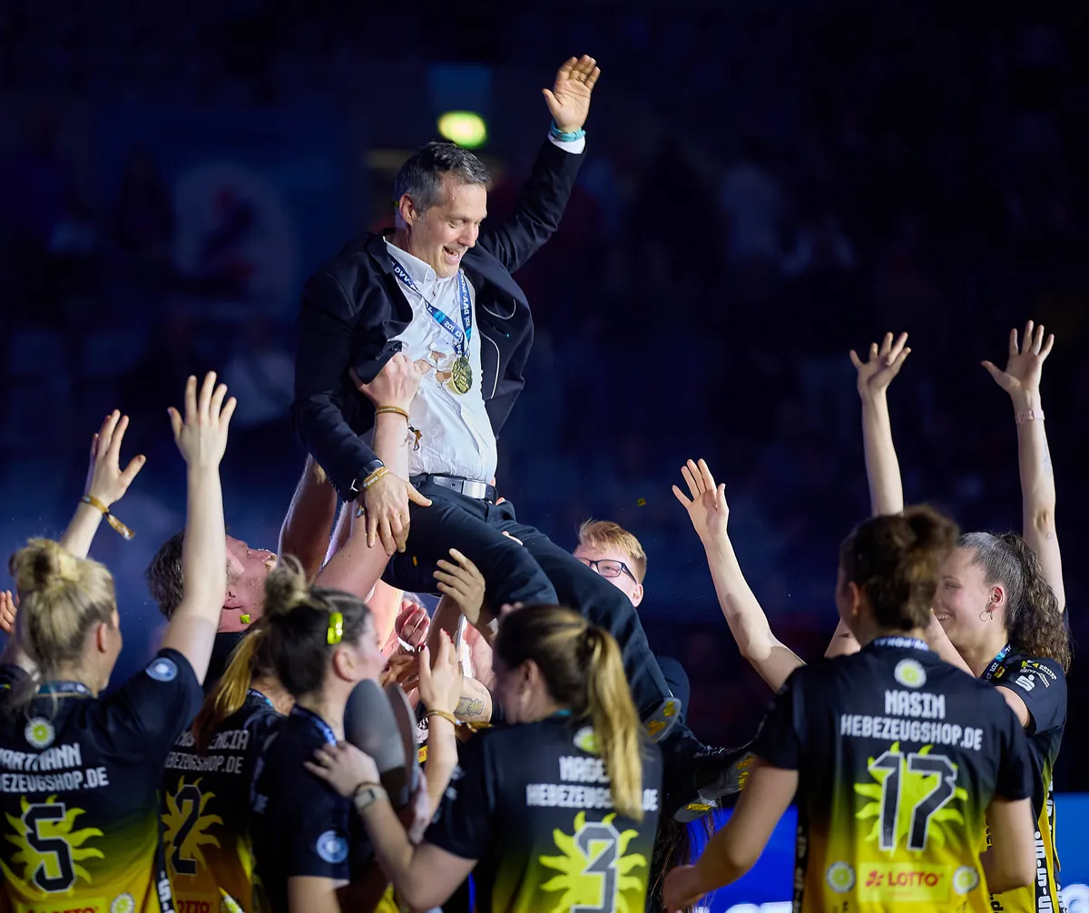 GER, Siegerehrung, Volleyball, Zoi DVV-Pokalfinale Maenner und Frauen 2026, 28.02.2026